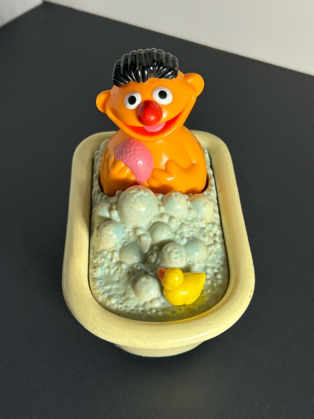 Vintage 1988 ILLCO Sesame Street Ernie Bubble Bath/Rubber Ducky Tub Racer - Picture 5 of 8